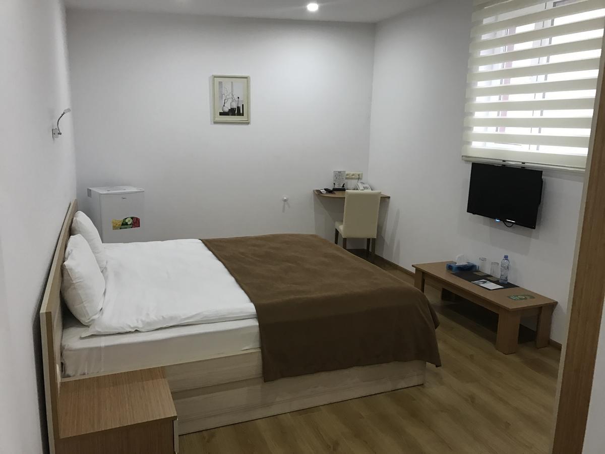 Hotel Marseille Batumi Eksteriør bilde